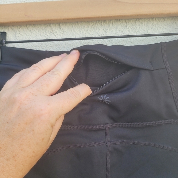 Athleta black mesh panels zipper pocket work out pants size L - Picture 9 of 12